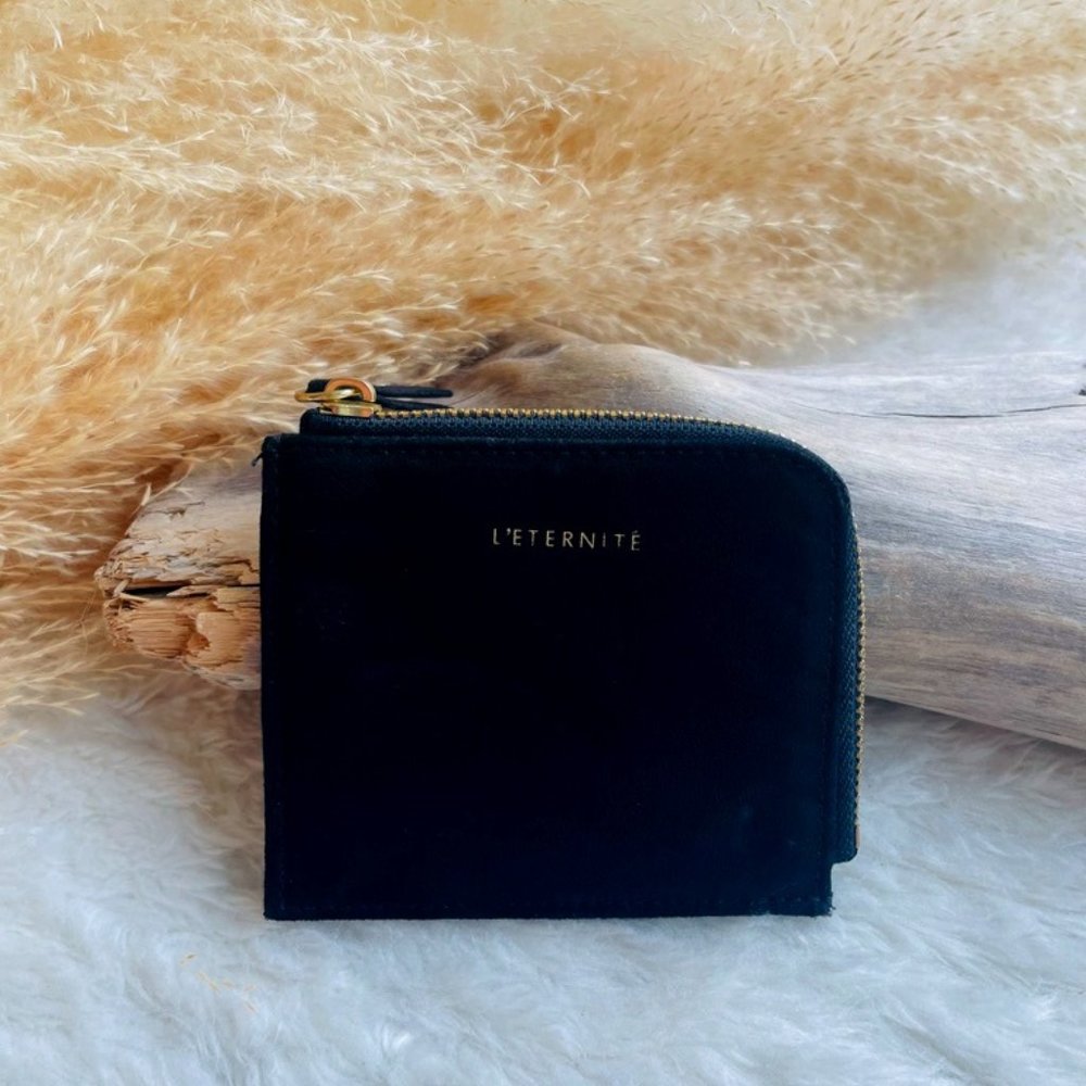Tiny wallet/pouch